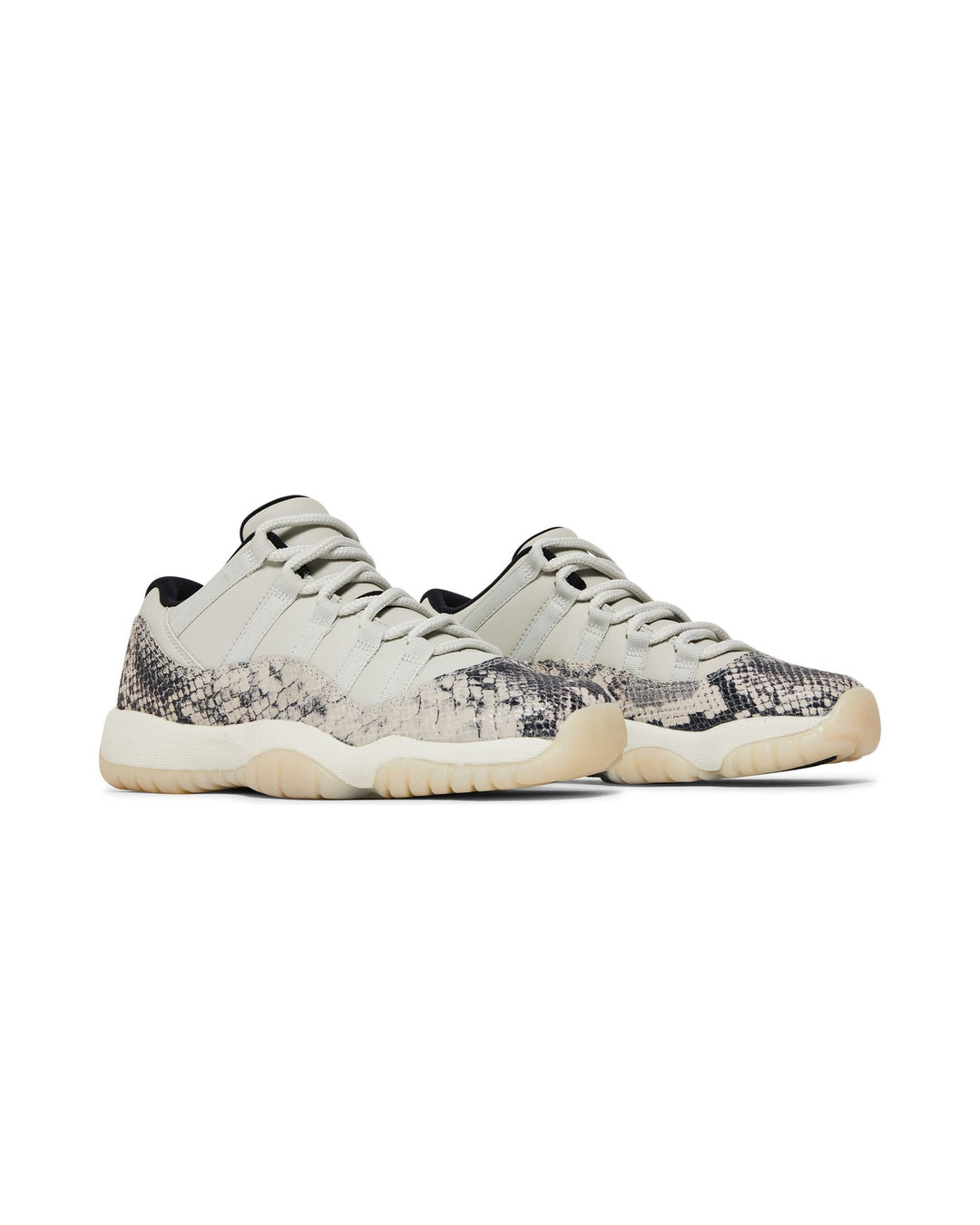 NIKE KIDS' AIR JORDAN 11 RETRO LOW GS LIGHT BONE SNAKESKIN סניקרס נוער נייקי אייר ג׳ורדן 11 רטרו לואו שמנת ואדום - מידות נוער 35.5-40