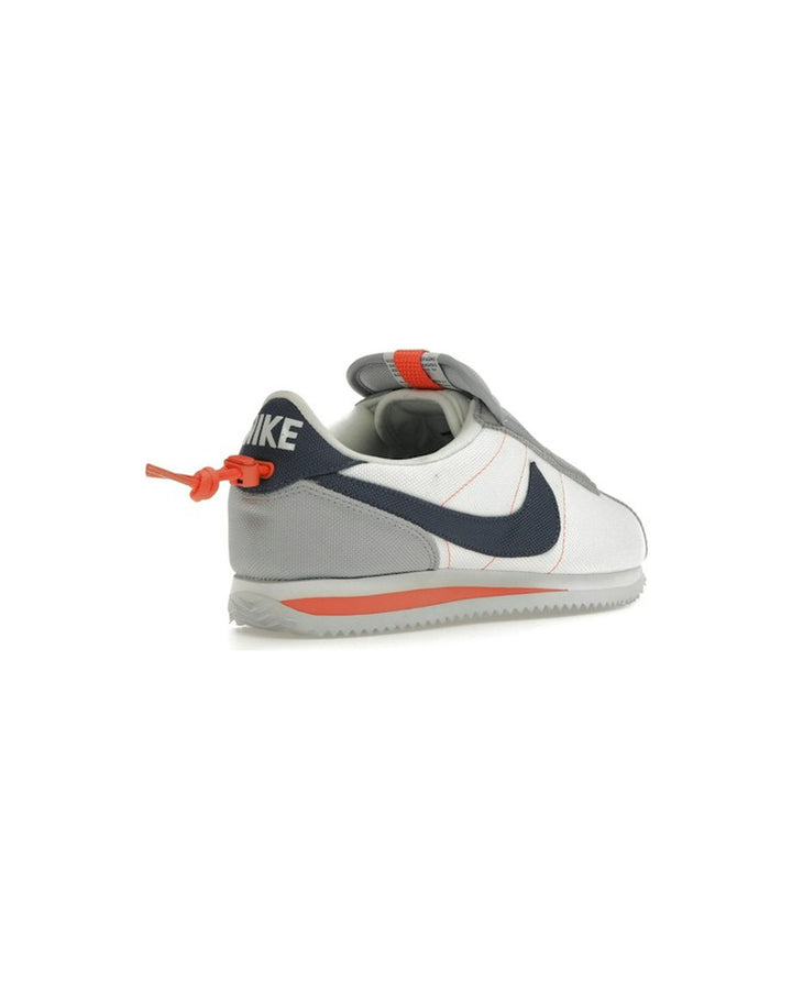 NIKE MEN'S CORTEZ KENNY IV X KENDRICK LAMAR WHITE - סניקרס נייקי קורטז קני 4 קנדריק לאמאר לבן לגברים - תמונה 4