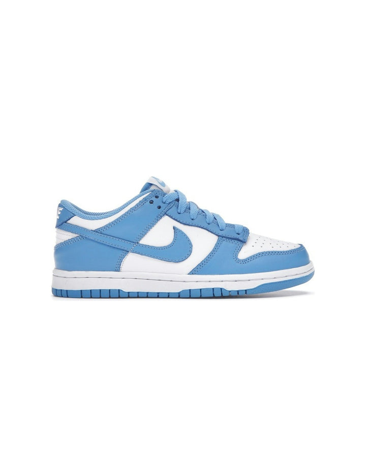 NIKE KIDS' DUNK LOW GS UNC סניקרס נוער נייקי דאנק לואו לבן ותכלת - מידות נוער 35.5-40
