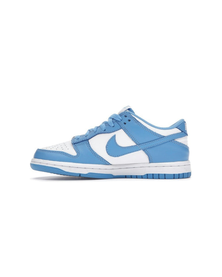 NIKE KIDS' DUNK LOW GS UNC סניקרס נוער נייקי דאנק לואו לבן ותכלת - מידות נוער 35.5-40