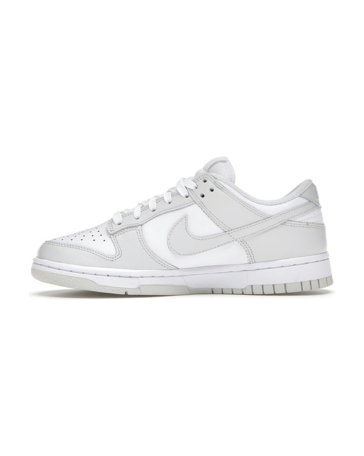 NIKE WOMEN'S DUNK LOW PHOTON DUST סניקרס נייקי דאנק לואו לבן ואפור בהיר לנשים