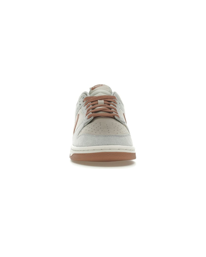 NIKE MEN'S DUNK LOW RETRO PREMIUM FOSSIL ROSE - סניקרס נייקי דאנק לואו פרימיום ורוד בהיר ושמנת לגברים - תמונה 5