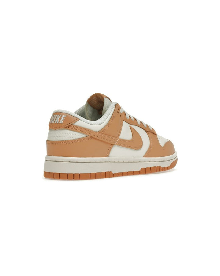 NIKE WOMEN'S DUNK LOW SAIL HARVEST MOON סניקרס נייקי דאנק לואו שמנת וחרדל לנשים