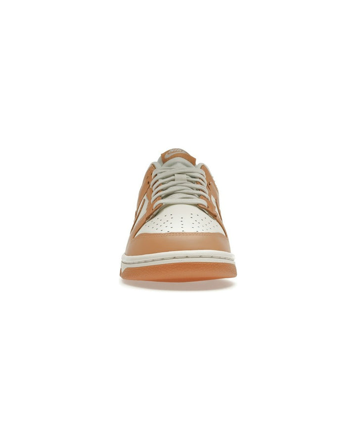 NIKE WOMEN'S DUNK LOW SAIL HARVEST MOON סניקרס נייקי דאנק לואו שמנת וחרדל לנשים