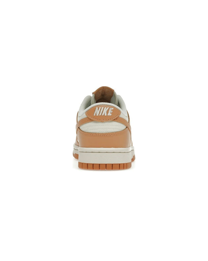 NIKE WOMEN'S DUNK LOW SAIL HARVEST MOON סניקרס נייקי דאנק לואו שמנת וחרדל לנשים