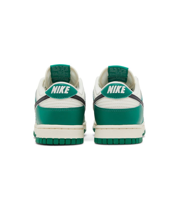 NIKE MEN'S DUNK LOW SE LOTTERY PACK MALACHITE סניקרס נייקי דאנק לואו לוטרי פאק שמנת שחור וירוק לגברים