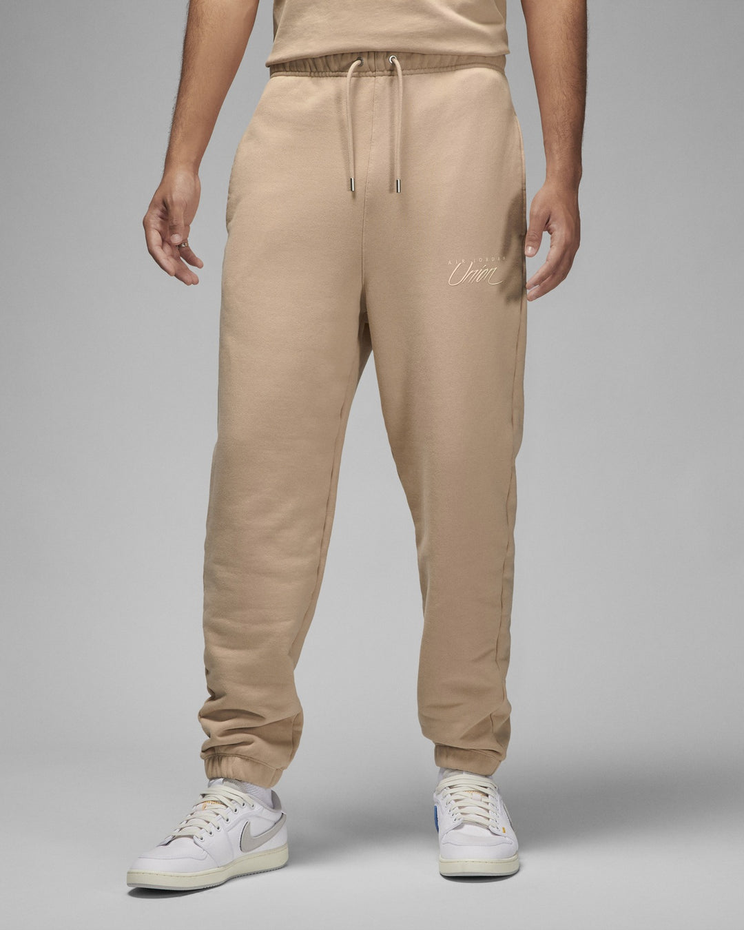 NIKE MEN'S JORDAN FLEECE PANT X UNION BIO BEIGE - מכנס טרנינג נייקי ג׳ורדן יוניון בז׳ לגברים - תמונה 5