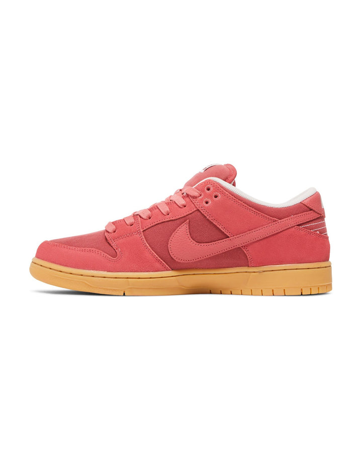NIKE UNISEX SB DUNK LOW PRO PRM ADOBE סניקרס נייקי SB דאנק לואו אדום לבנים יוניסקס