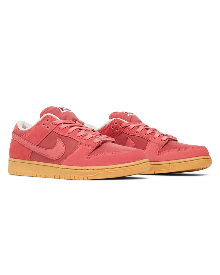 NIKE UNISEX SB DUNK LOW PRO PRM ADOBE סניקרס נייקי SB דאנק לואו אדום לבנים יוניסקס