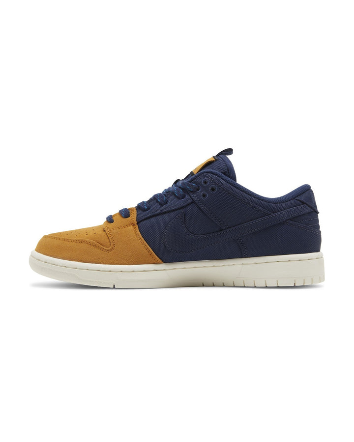 NIKE UNISEX SB DUNK LOW PRO PRM MIDNIGHT NAVY DESERT OCHRE סניקרס נייקי SB דאנק לואו כחול כהה וחרדל יוניסקס