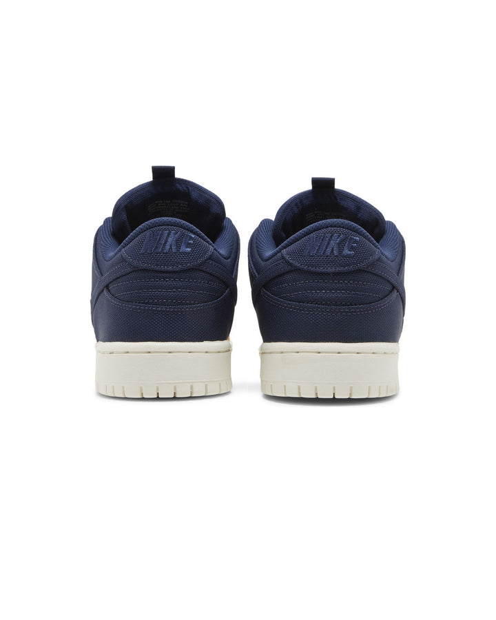 NIKE UNISEX SB DUNK LOW PRO PRM MIDNIGHT NAVY DESERT OCHRE סניקרס נייקי SB דאנק לואו כחול כהה וחרדל יוניסקס