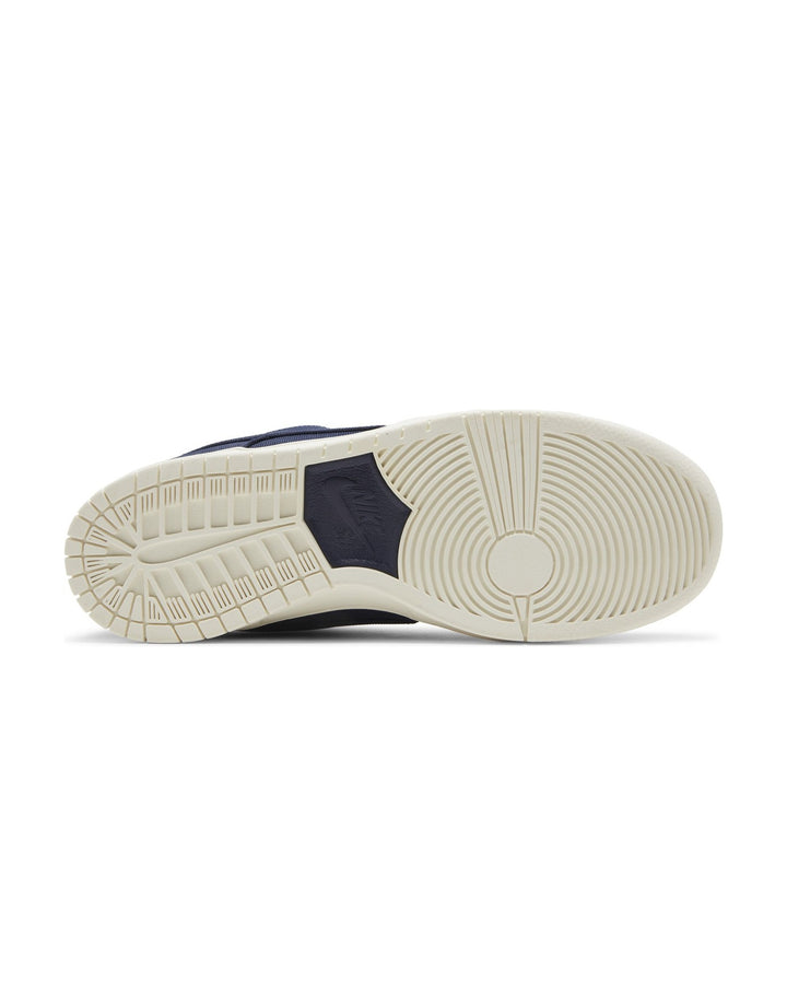 NIKE UNISEX SB DUNK LOW PRO PRM MIDNIGHT NAVY DESERT OCHRE סניקרס נייקי SB דאנק לואו כחול כהה וחרדל יוניסקס