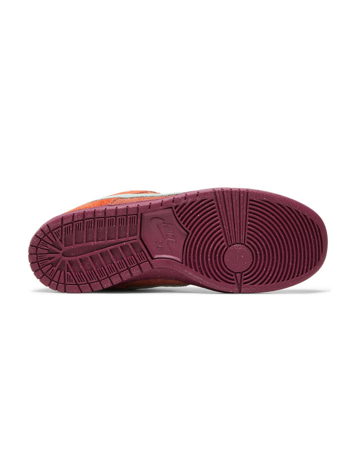 NIKE UNISEX SB DUNK LOW PRO PRM MYSTIC RED סניקרס נייקי SB דאנק לואו אדום וירוק יוניסקס