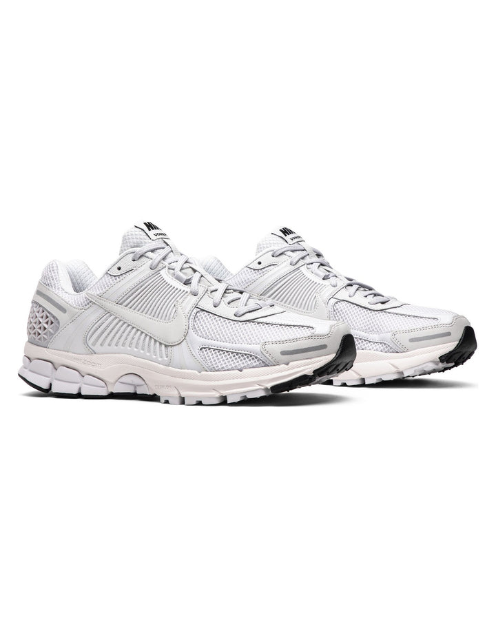 NIKE MEN'S ZOOM VOMERO 5 VAST GREY סניקרס נייקי זום וומרו 5 אפור לגברים