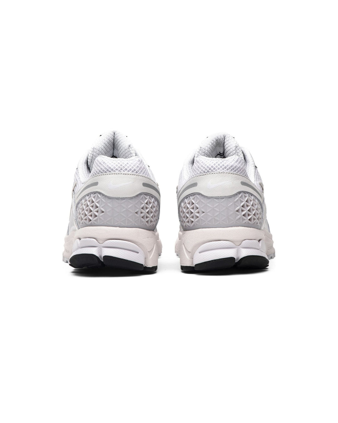 NIKE MEN'S ZOOM VOMERO 5 VAST GREY סניקרס נייקי זום וומרו 5 אפור לגברים