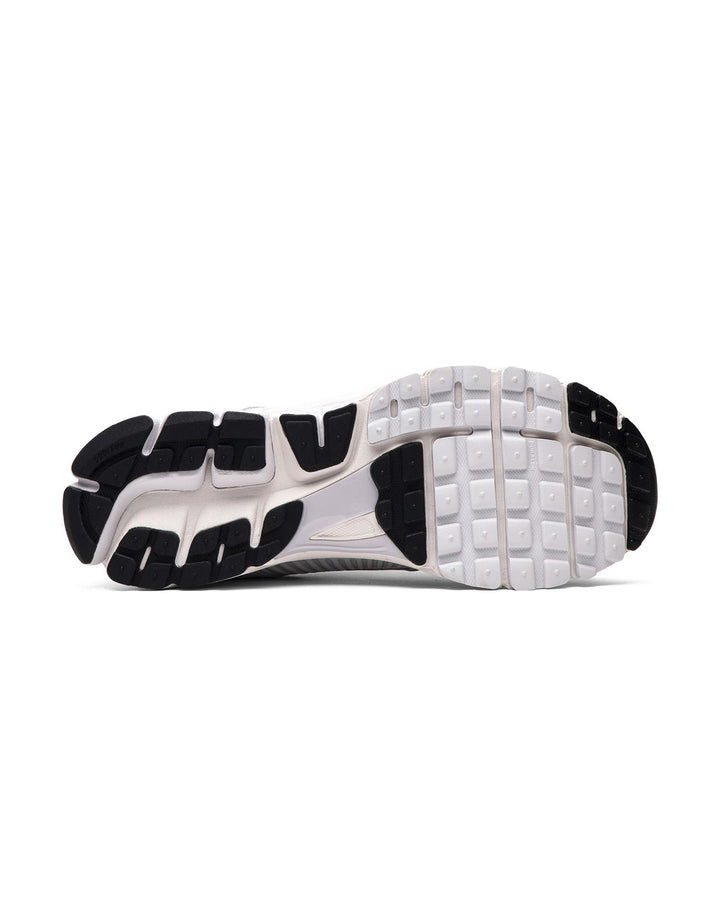 NIKE MEN'S ZOOM VOMERO 5 VAST GREY סניקרס נייקי זום וומרו 5 אפור לגברים