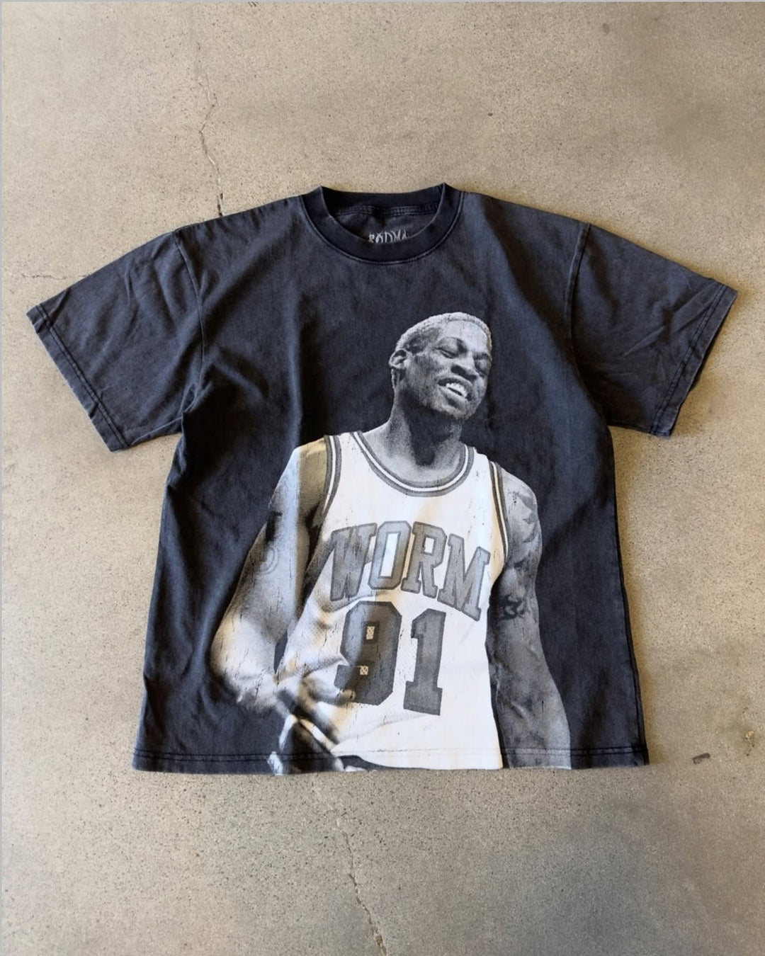 RODMAN OFFICIAL COLLECTION "WORM 91" TEE WASHED BLACK חולצת דניס רודמן - תמונה 3