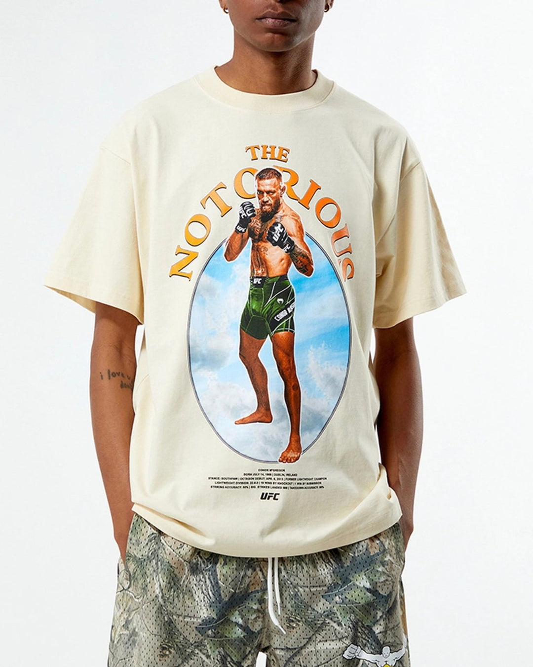 UFC OFFICIAL COLLECTION "NOTORIOUS FRAME" OVERSIZED TEE CREAM חולצת קונור מקגרגור - תמונה 1