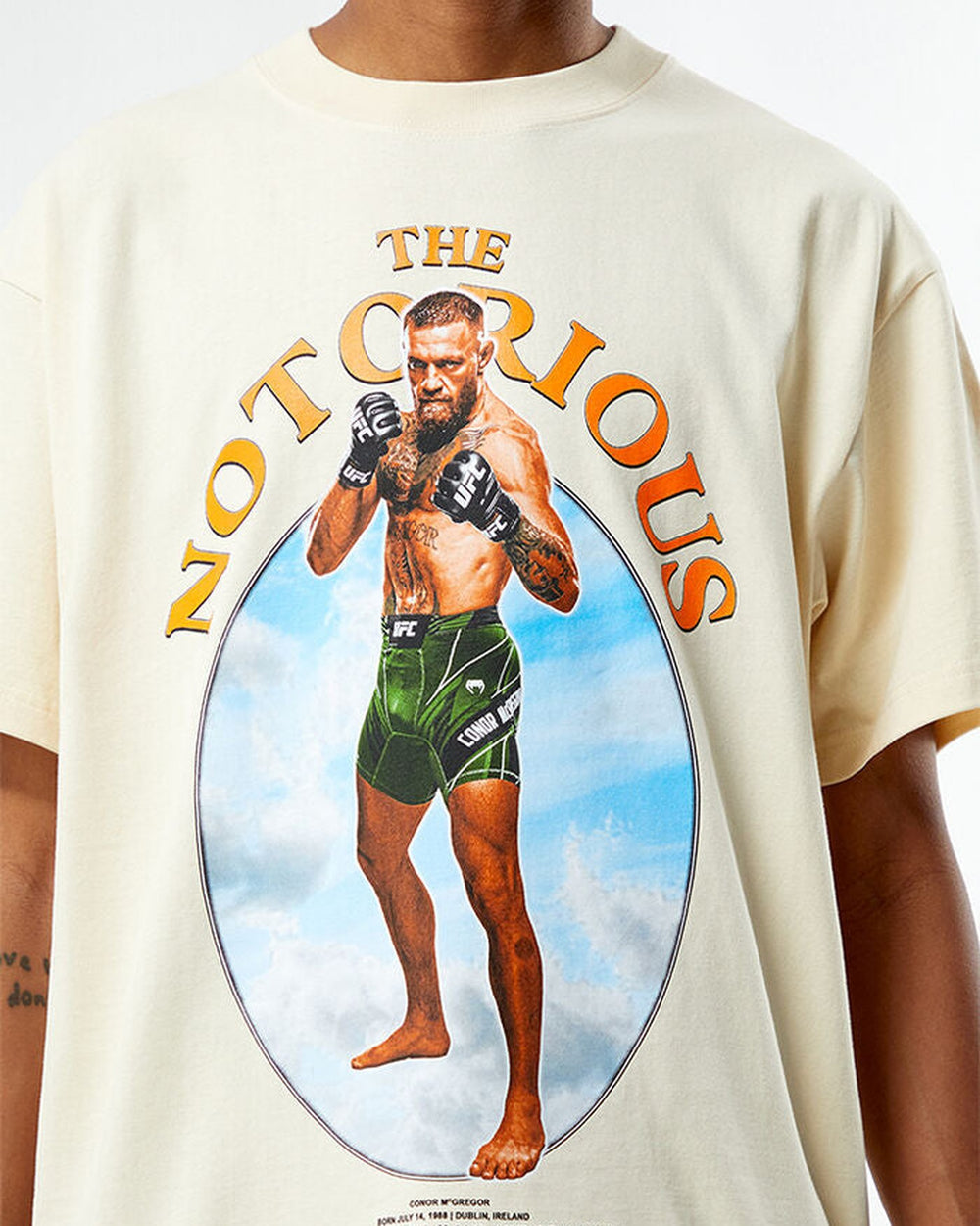 UFC OFFICIAL COLLECTION "NOTORIOUS FRAME" OVERSIZED TEE CREAM חולצת קונור מקגרגור - תמונה 2