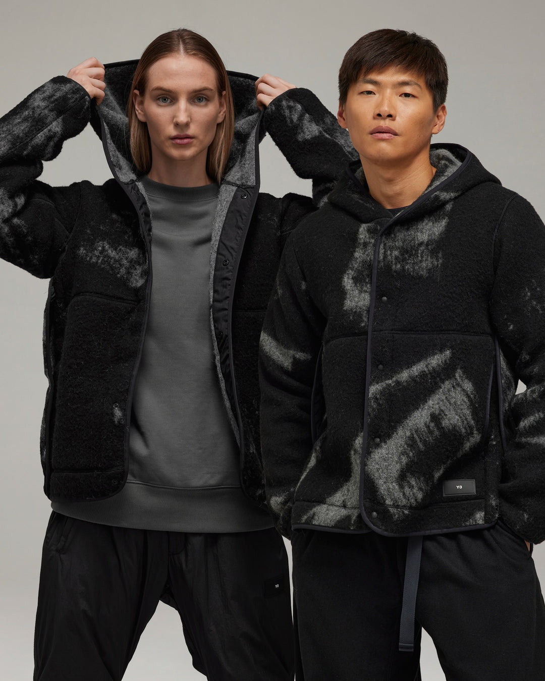 Y-3 UNISEX FUZZY FLEECE JACKET BLACK - ז׳קט פליס Y-3 שחור עם הדפס מכחול יוניסקס - תמונה 3