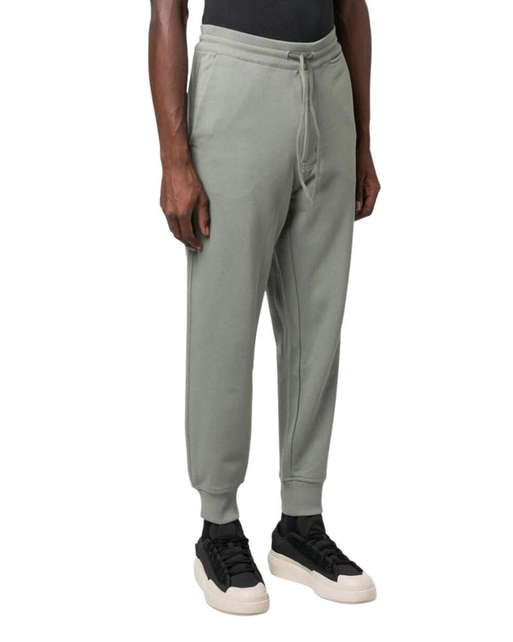 Y-3 MEN'S ORGANIC COTTON TERRY CUFFED PANTS STONE GREEN - מכנס טרנינג Y-3 ירוק אבן לגברים - תמונה 3
