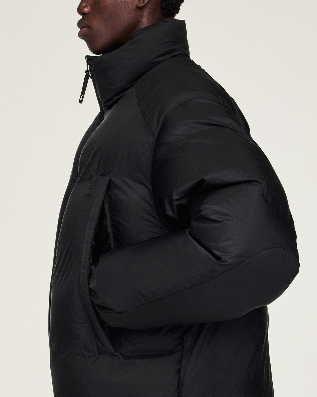 Y-3 MEN'S PUFFER JACKET BLACK - מעיל פוך Y-3 צווארון גבוה שחור לגברים - תמונה 4