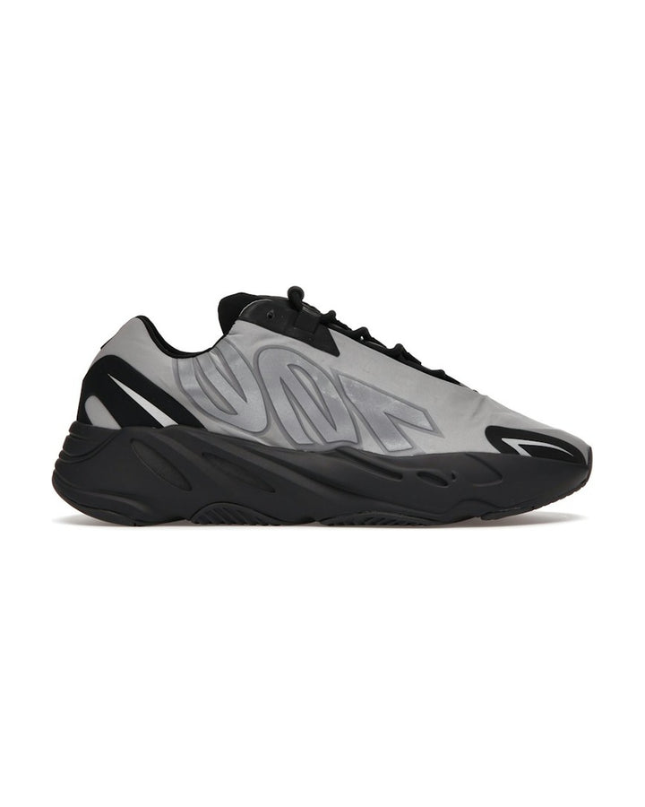 ADIDAS YEEZY UNISEX BOOST 700 MNVN METALLIC סניקרס אדידס ייזי בוסט 700 כסוף מטאלי יוניסקס